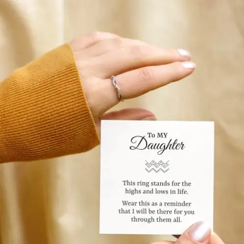 Elegant Braided Twist Ring for Women's Finger - Image 4