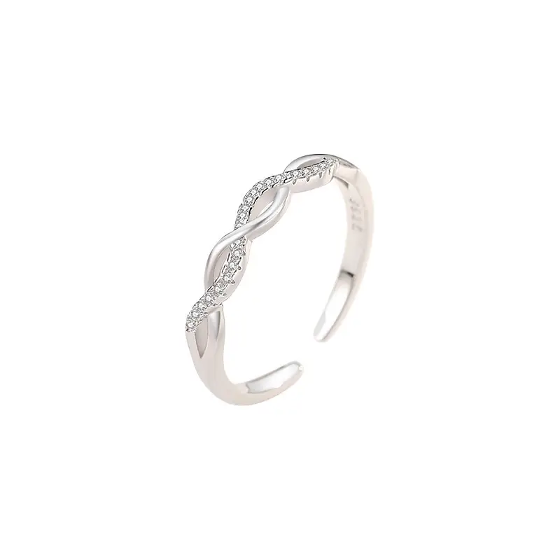 Elegant Braided Twist Ring for Women's Finger - Image 6