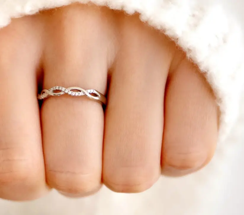 Elegant Braided Twist Ring for Women's Finger — feature 6
