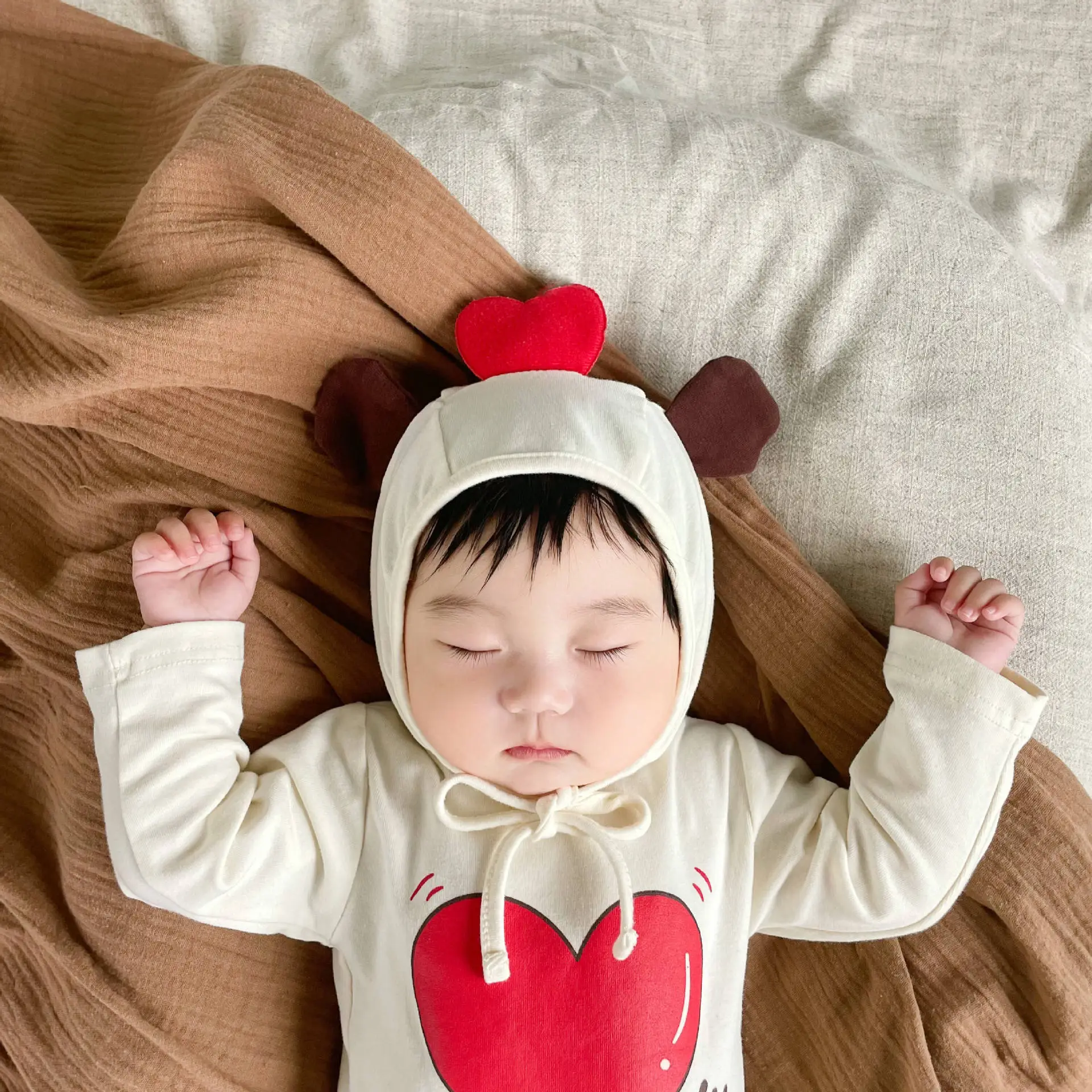 Korean Style Baby Heart Bear Jumpsuit Set - Image 5