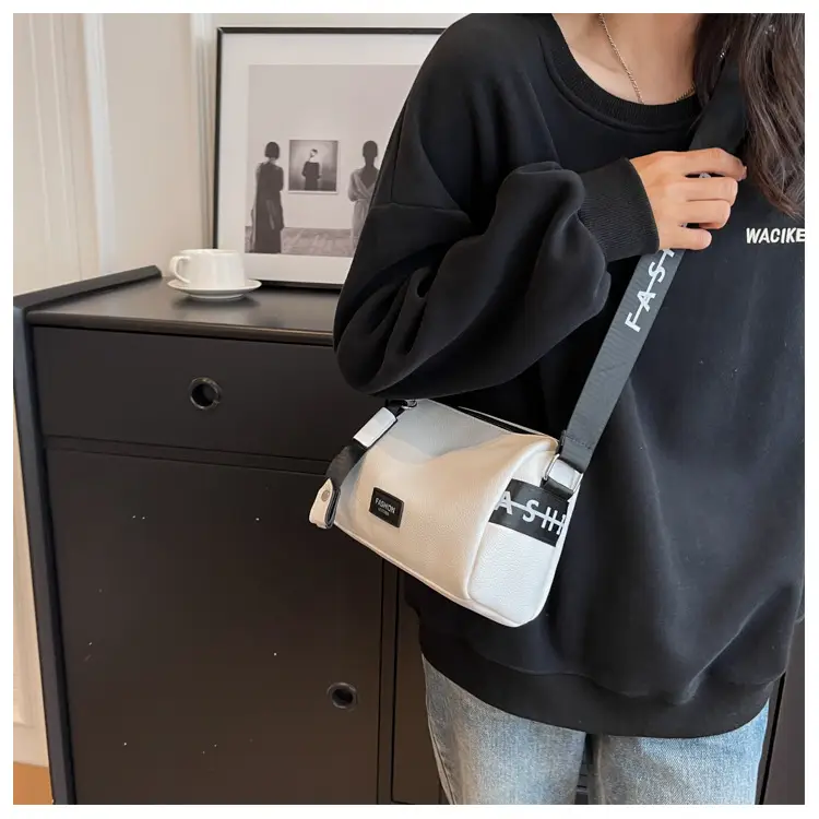 Women's Black Leather Shoulder Crossbody Bag with Wide Strap — feature 31