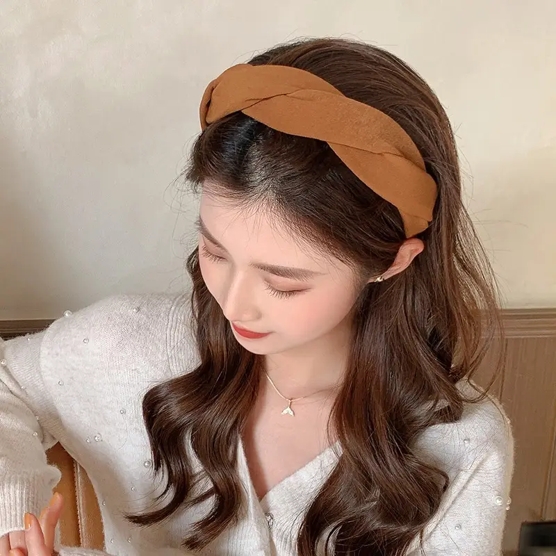 French Retro Hair Hoop with Wide Edge & Non-Slip Clip - Image 6