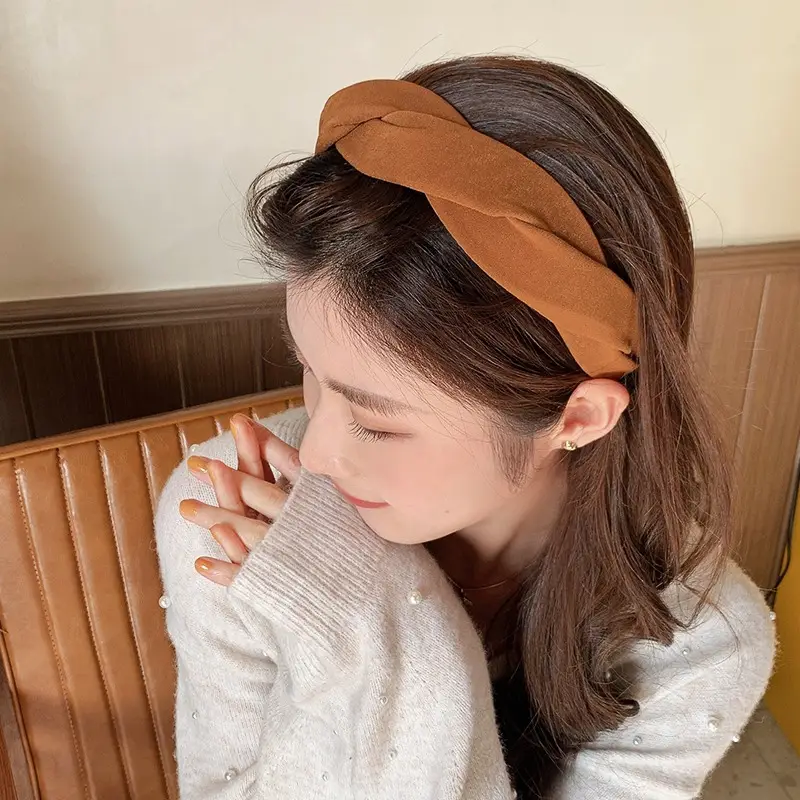 French Retro Hair Hoop with Wide Edge & Non-Slip Clip — feature 10