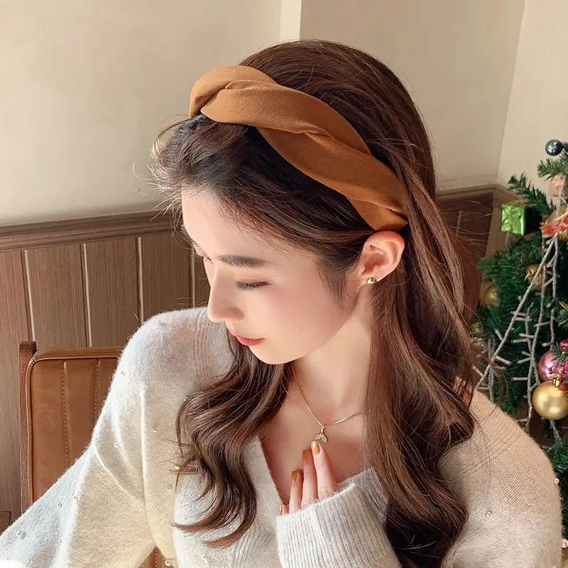 French Retro Hair Hoop with Wide Edge & Non-Slip Clip — feature 13