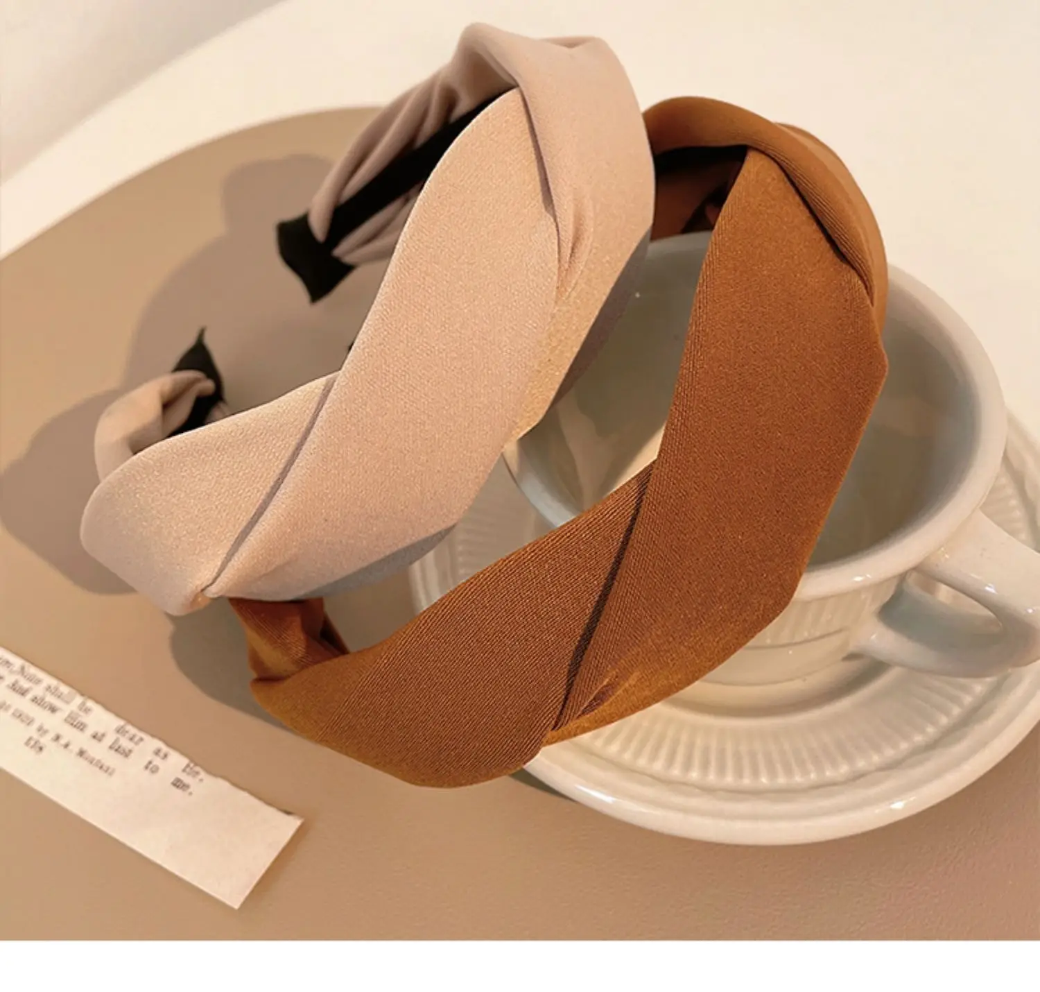 French Retro Hair Hoop with Wide Edge & Non-Slip Clip — feature 15