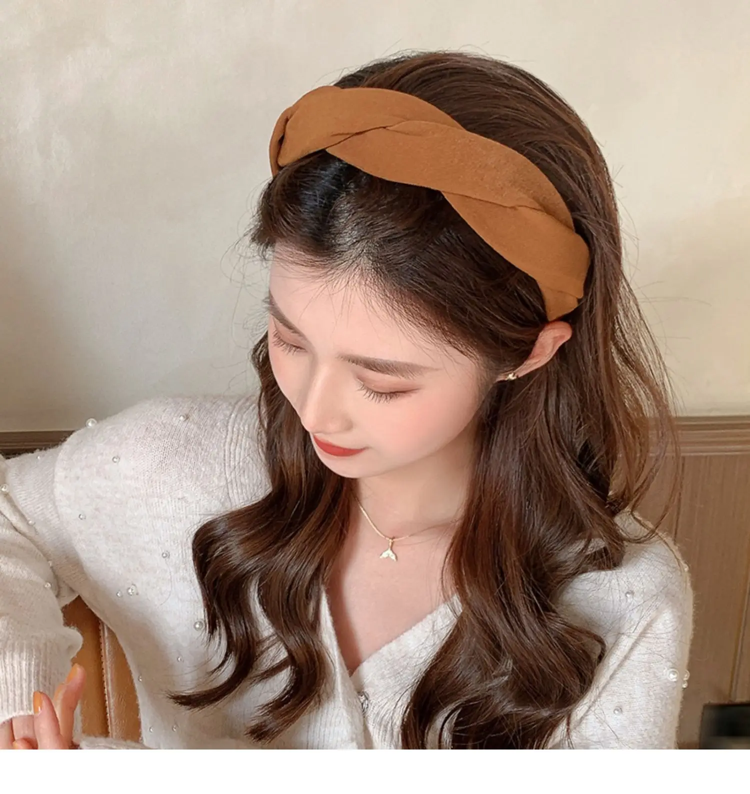 French Retro Hair Hoop with Wide Edge & Non-Slip Clip — feature 3