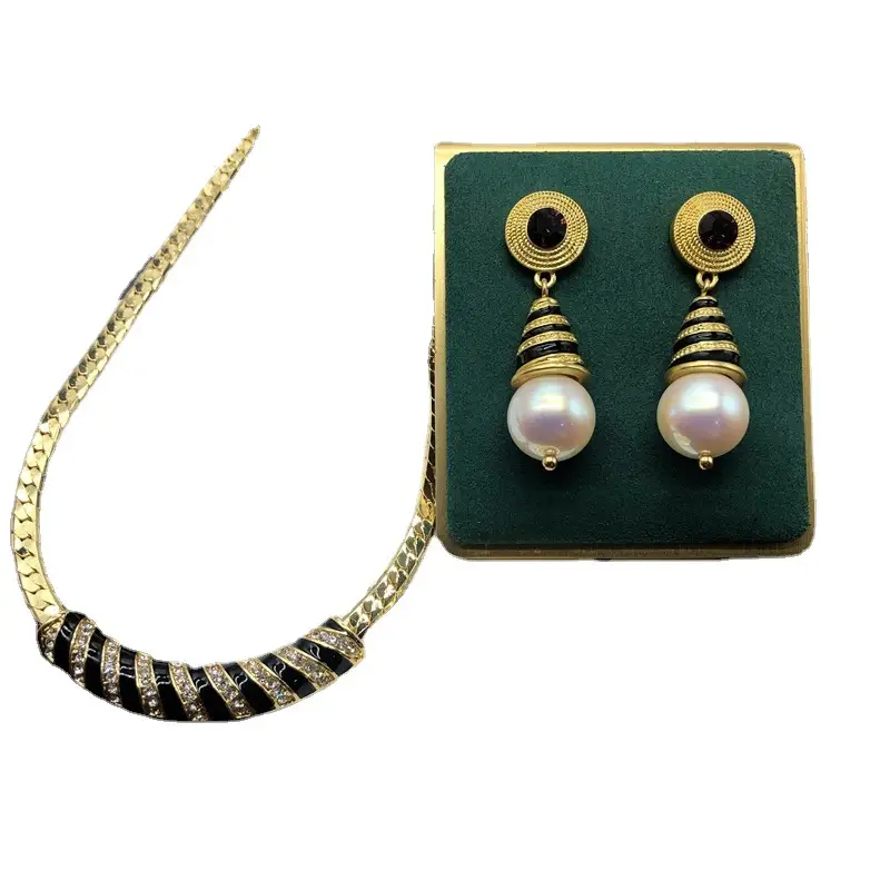 Retro Classic Black Gold Necklace Set for Women