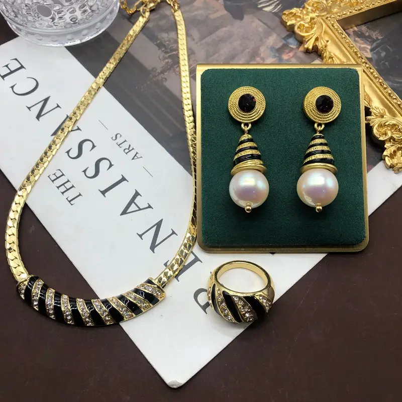Retro Classic Black Gold Necklace Set for Women — feature 4