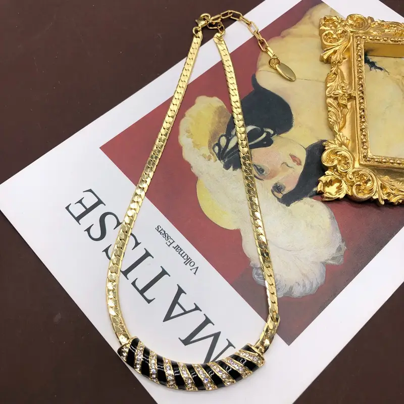 Retro Classic Black Gold Necklace Set for Women — feature 9