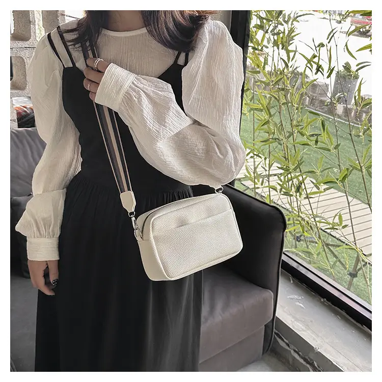 Women's Black Crossbody Bag Small Square 2023 — feature 18