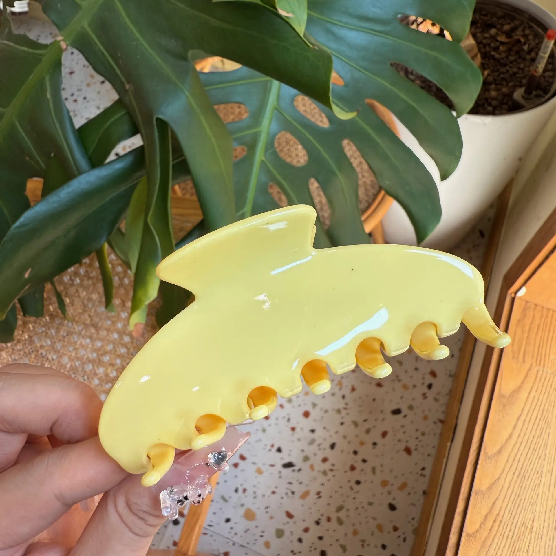 Hot Red Acetate Hair Clip with Color Changing Shark Design - Image 3