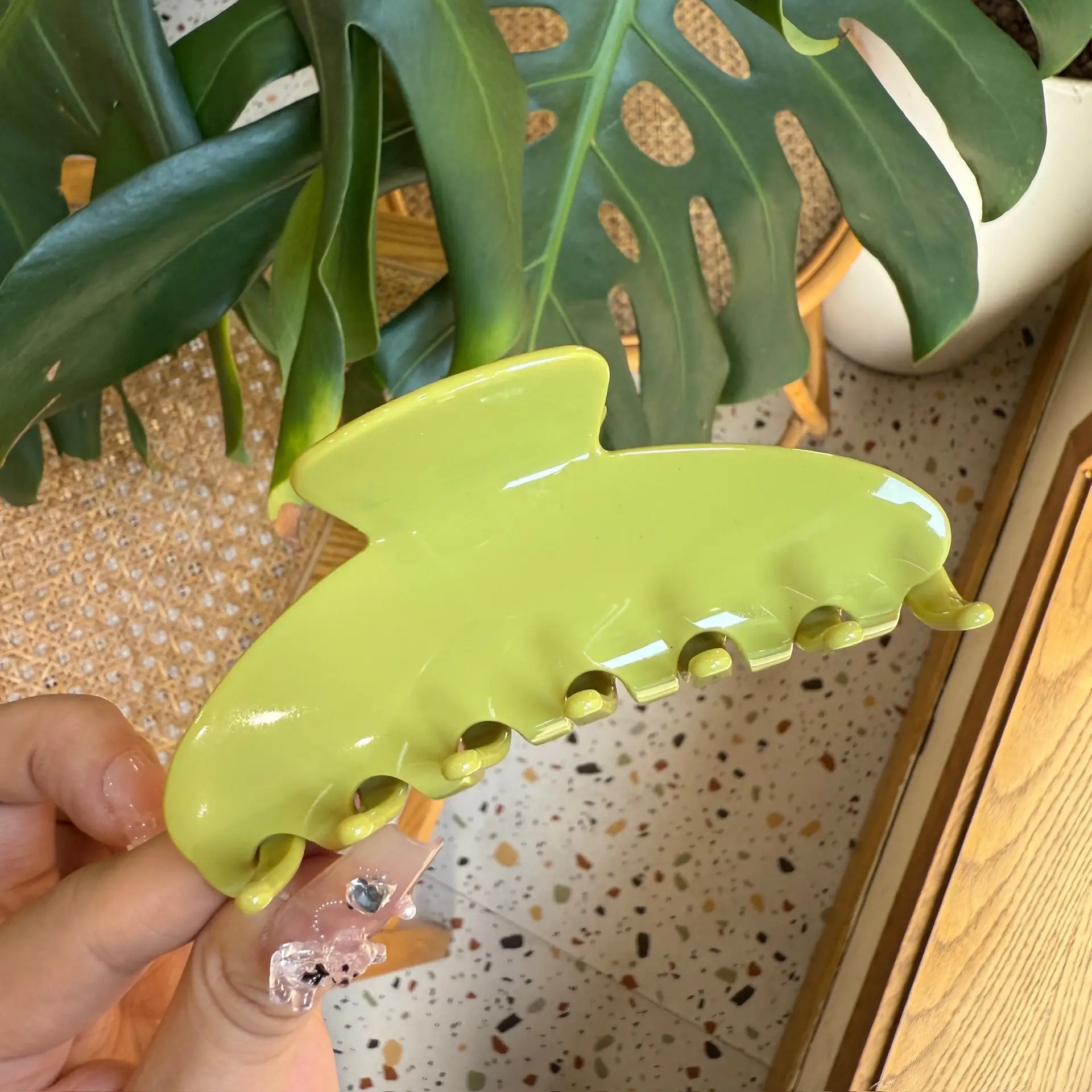 Hot Red Acetate Hair Clip with Color Changing Shark Design - Image 13