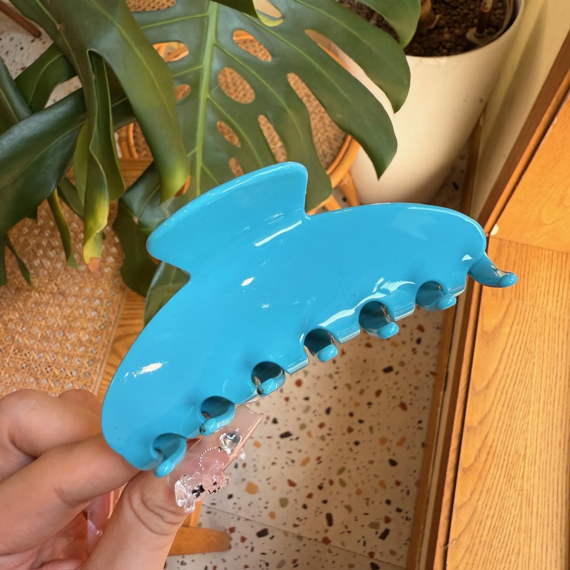 Hot Red Acetate Hair Clip with Color Changing Shark Design - Image 2