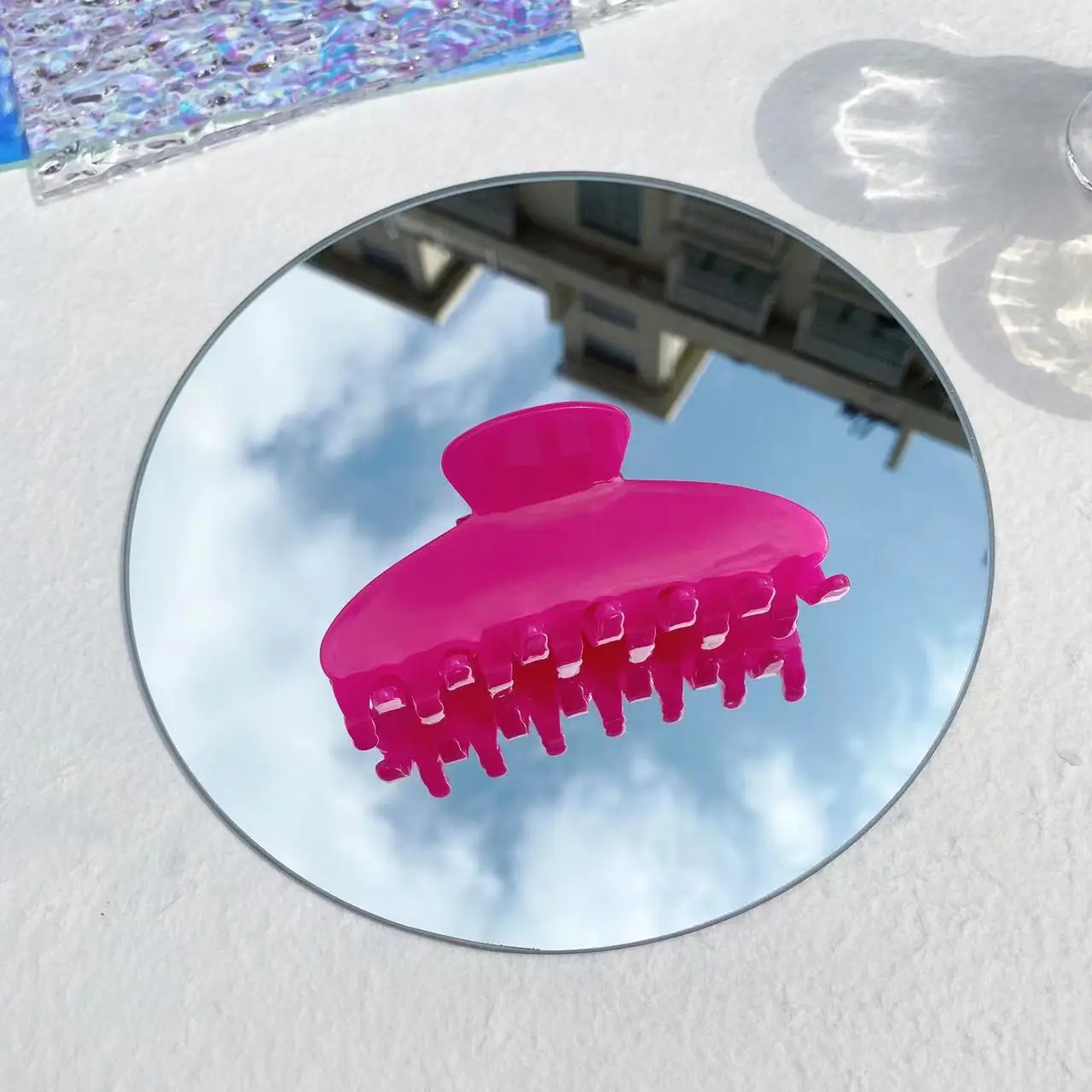Hot Red Acetate Hair Clip with Color Changing Shark Design — feature 10