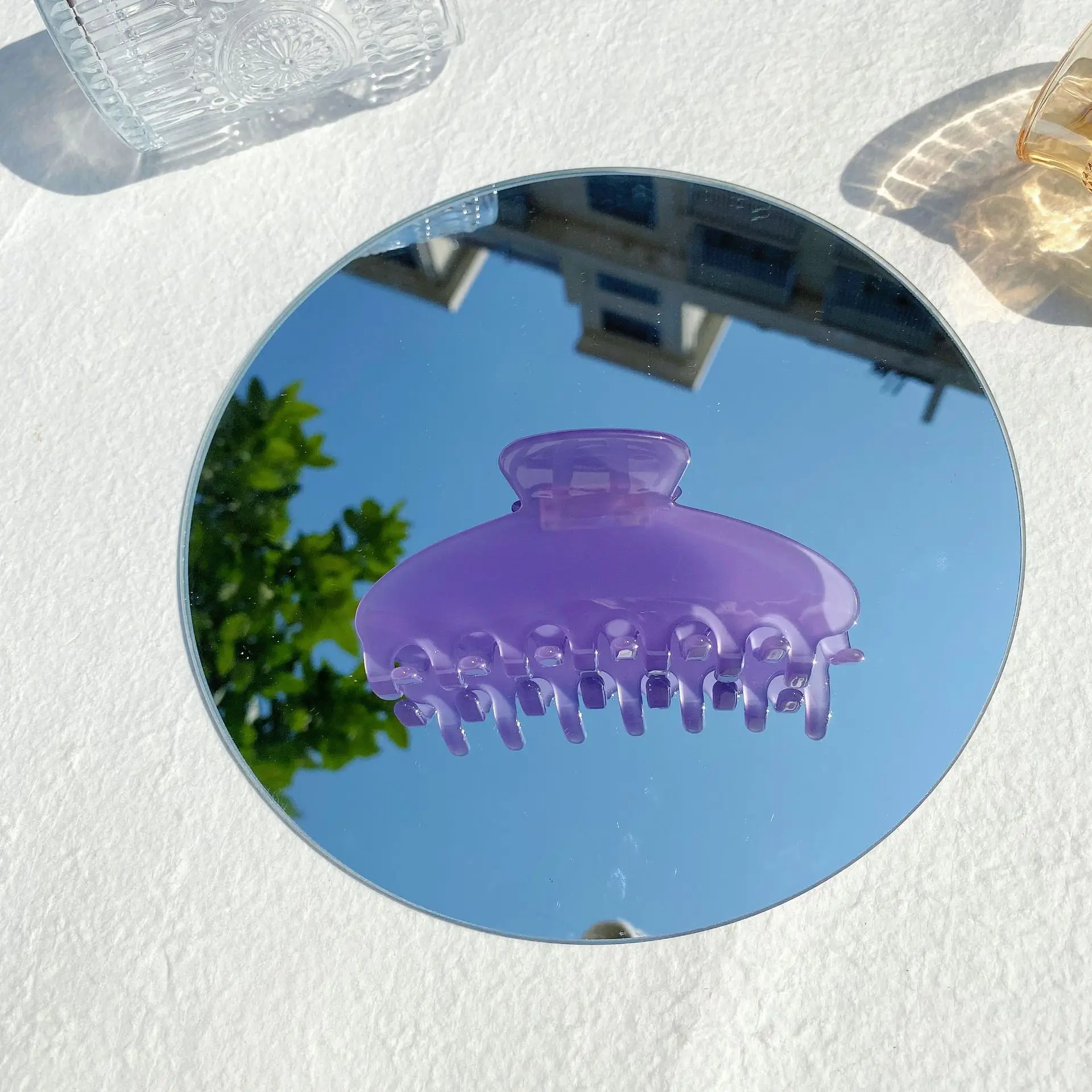 Hot Red Acetate Hair Clip with Color Changing Shark Design — feature 12