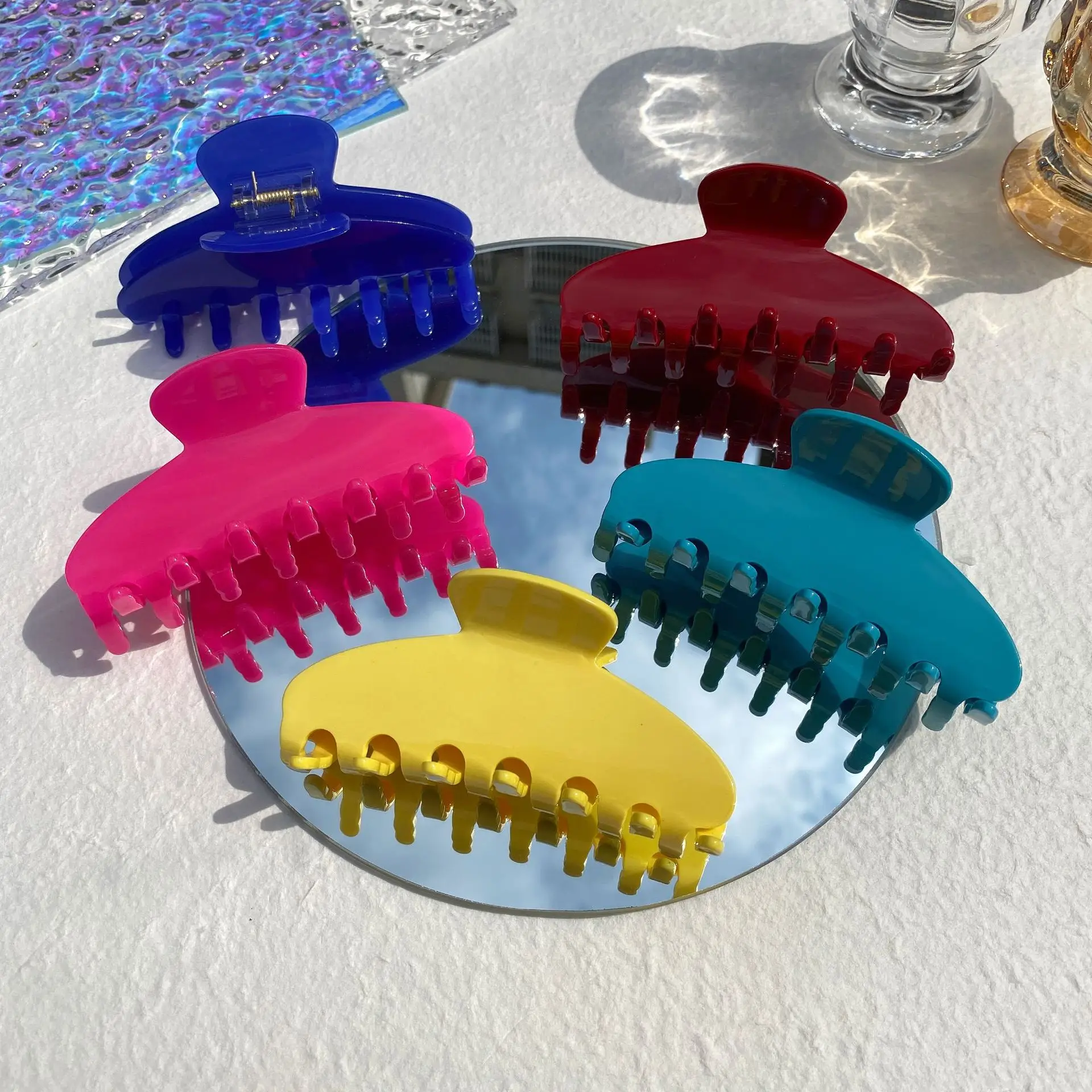 Hot Red Acetate Hair Clip with Color Changing Shark Design — feature 5