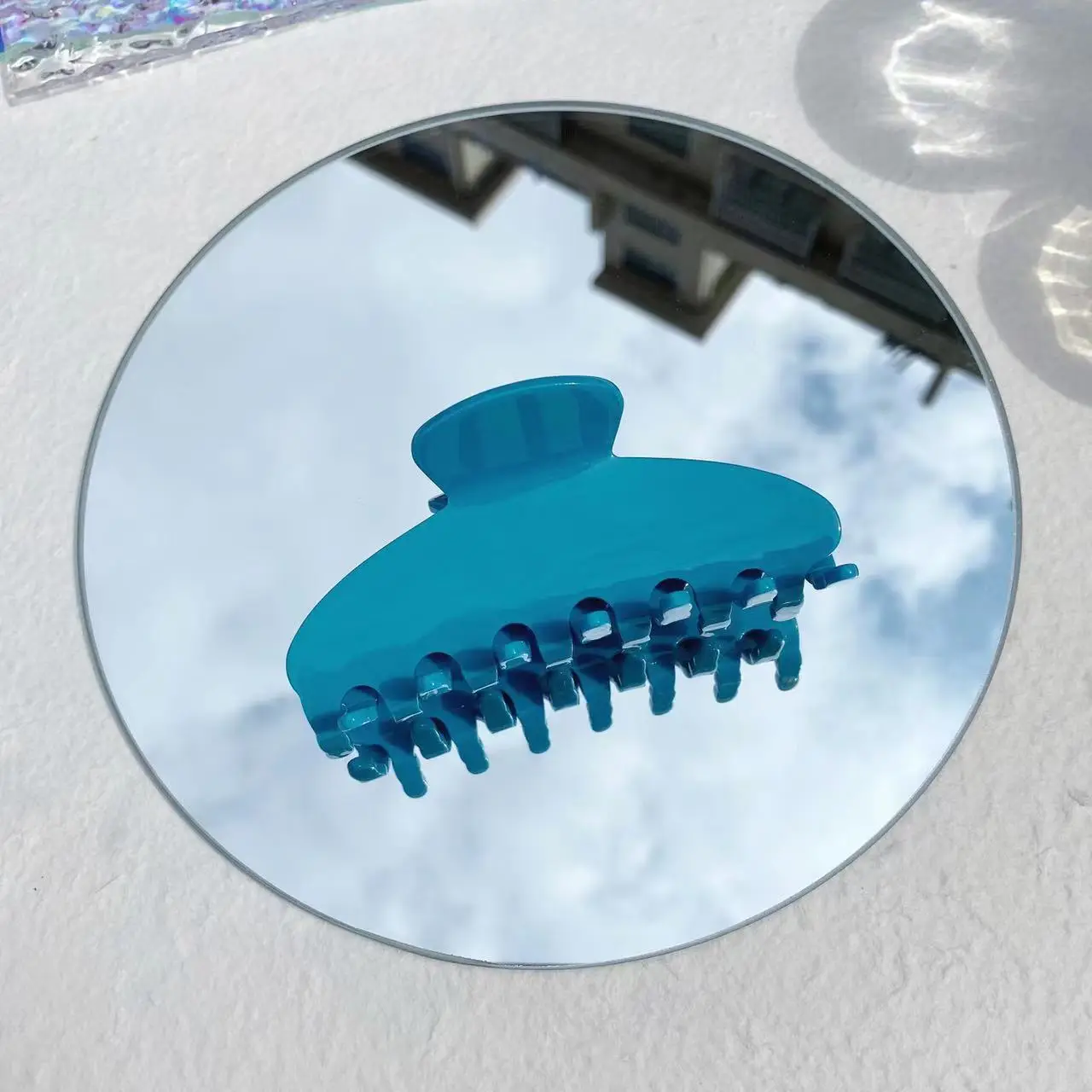 Hot Red Acetate Hair Clip with Color Changing Shark Design — feature 8