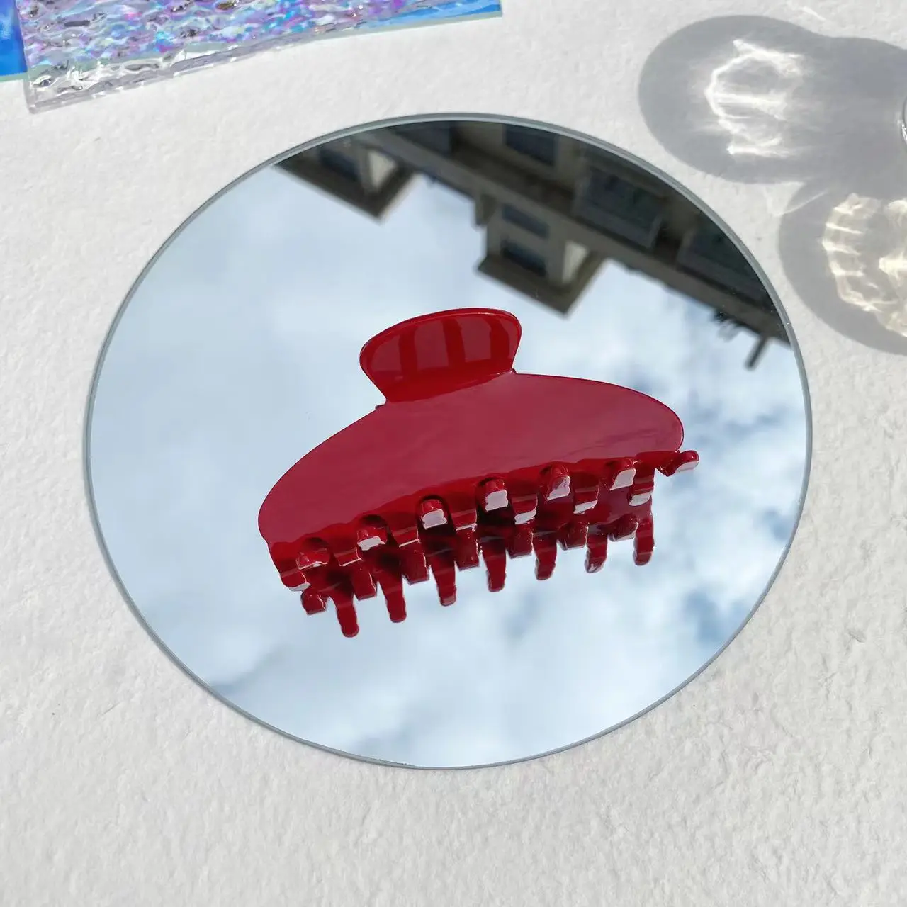 Hot Red Acetate Hair Clip with Color Changing Shark Design — feature 9
