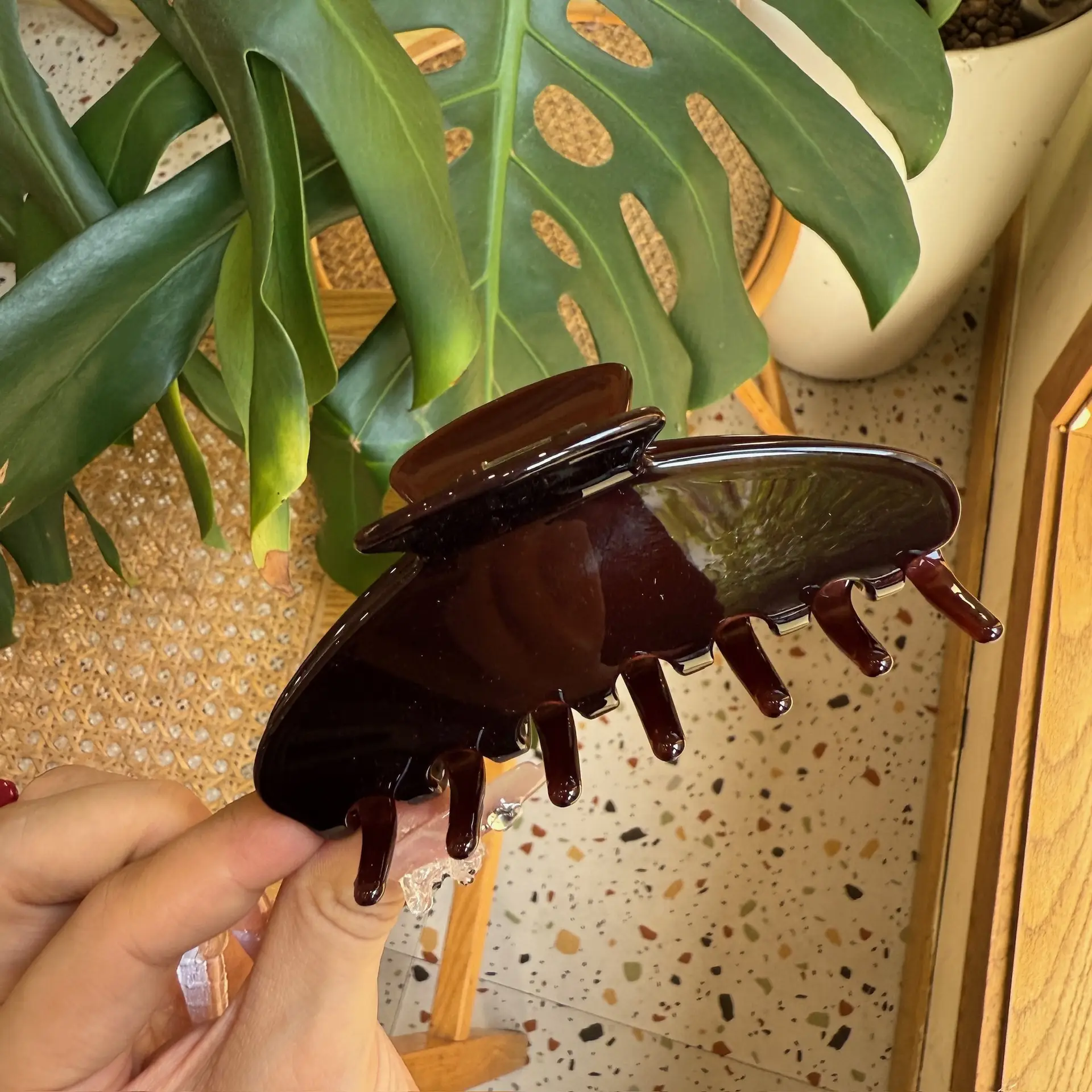 Hot Red Acetate Hair Clip with Color Changing Shark Design - Image 10