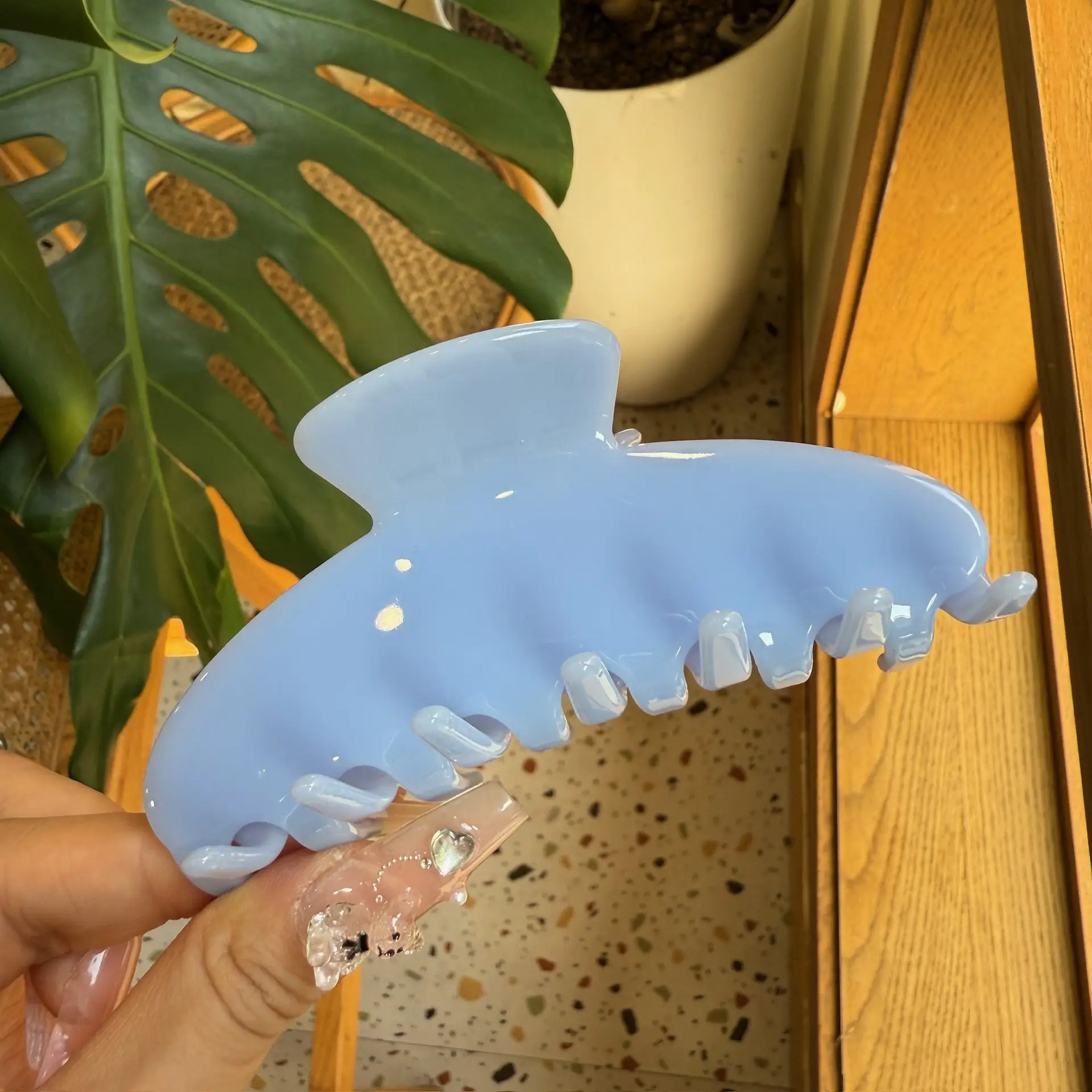 Hot Red Acetate Hair Clip with Color Changing Shark Design - Image 11