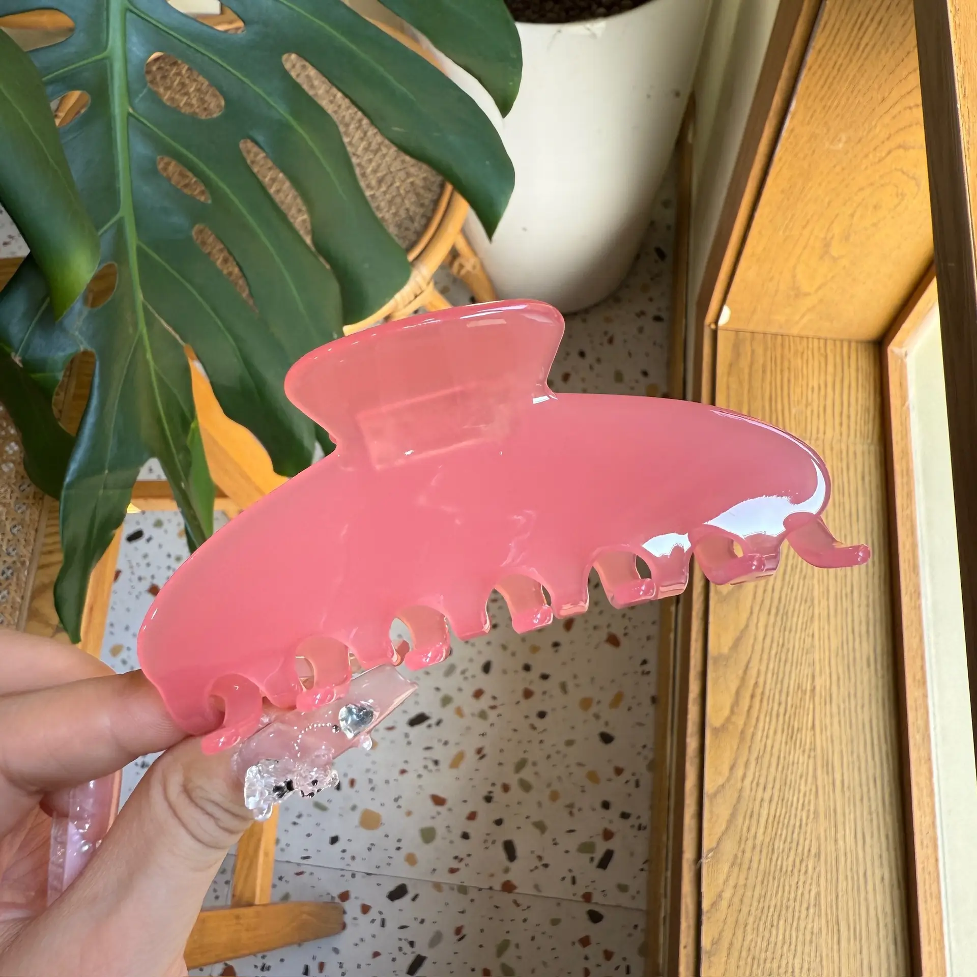 Hot Red Acetate Hair Clip with Color Changing Shark Design - Image 5