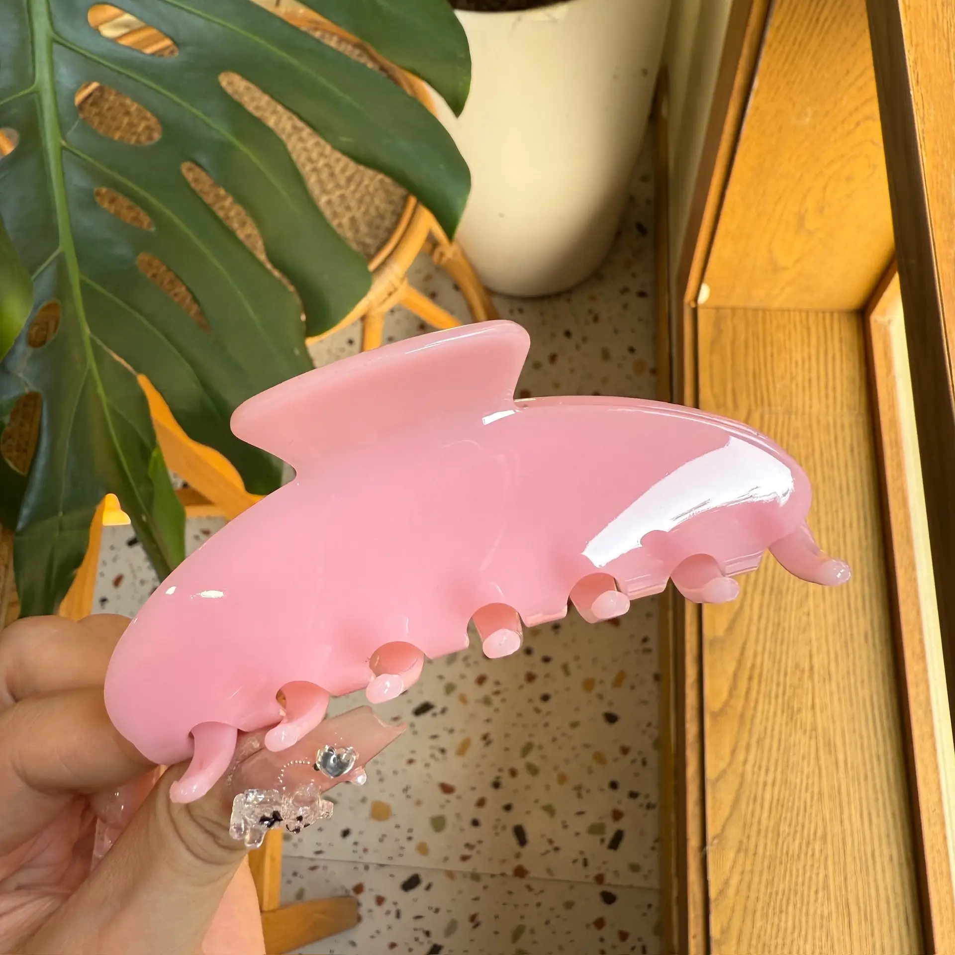 Hot Red Acetate Hair Clip with Color Changing Shark Design - Image 7