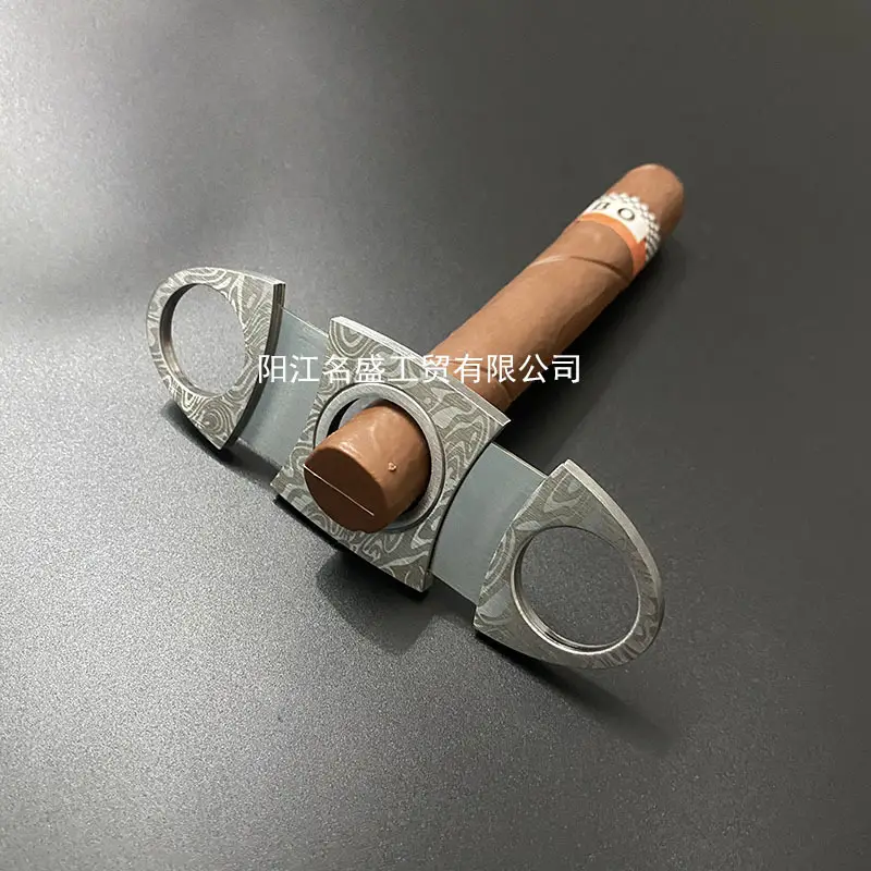 Stainless Steel Cigar Cutter Double Blade Sharp Portable — feature 3