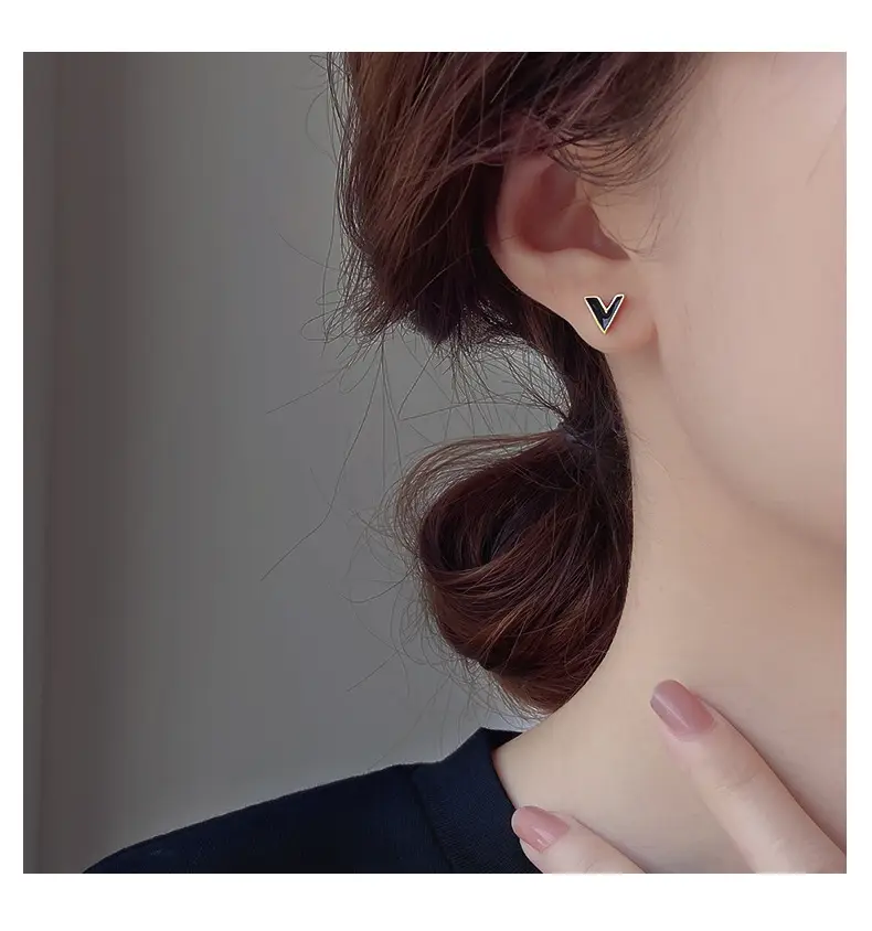 V-shaped Earrings Women's Gold Black High Grade S925 Silver Plated — feature 5