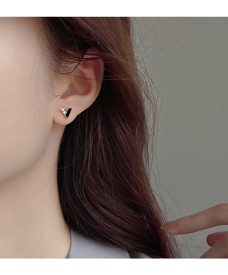 V-shaped Earrings Women's Gold Black High Grade S925 Silver Plated — feature 6
