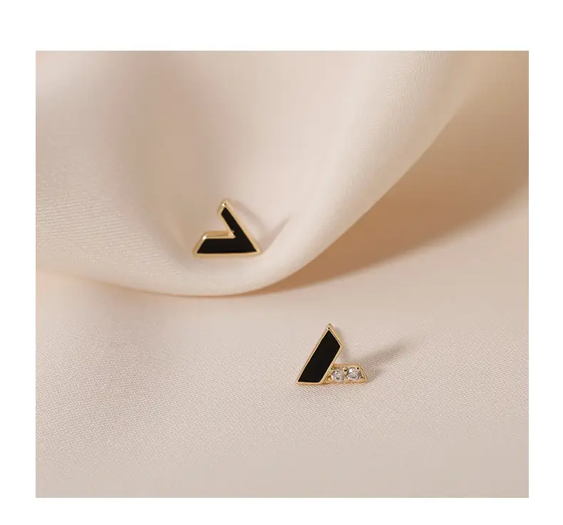 V-shaped Earrings Women's Gold Black High Grade S925 Silver Plated — feature 8