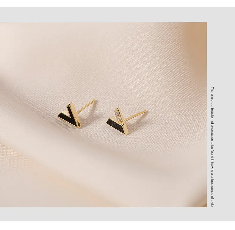 V-shaped Earrings Women's Gold Black High Grade S925 Silver Plated — feature 9