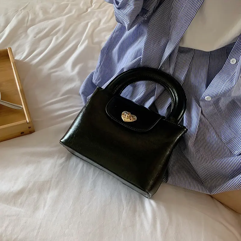 Black Korean Heart Lock Shoulder Crossbody Bag — feature 8