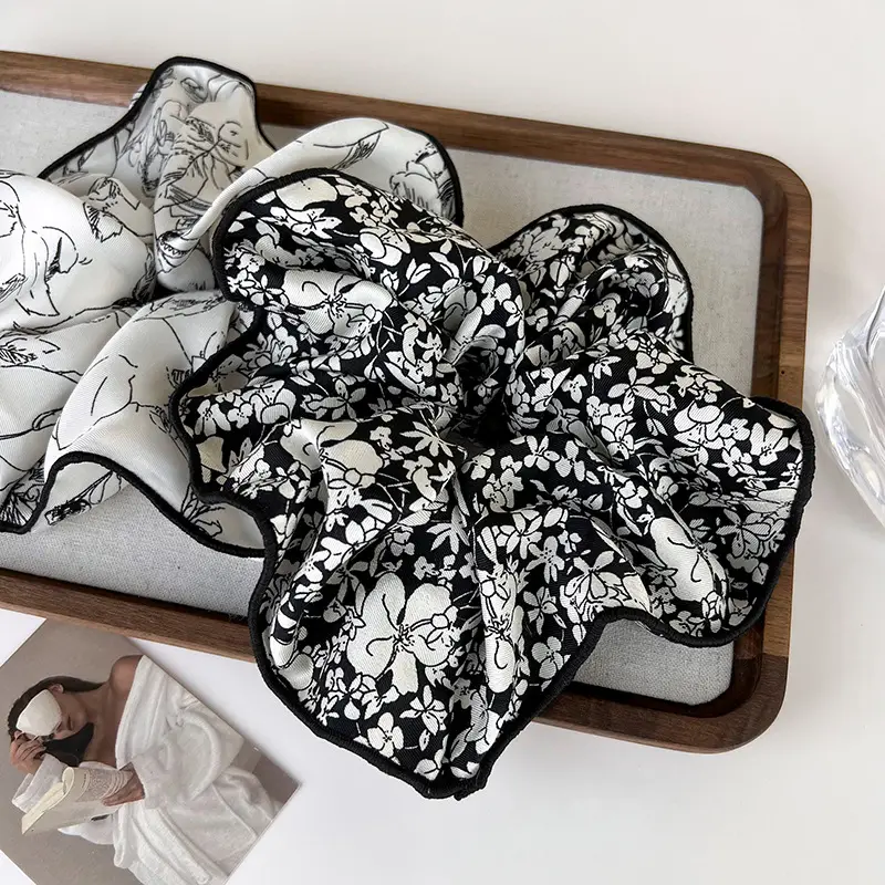Vintage Black Floral Hair Ring for Women - Image 4
