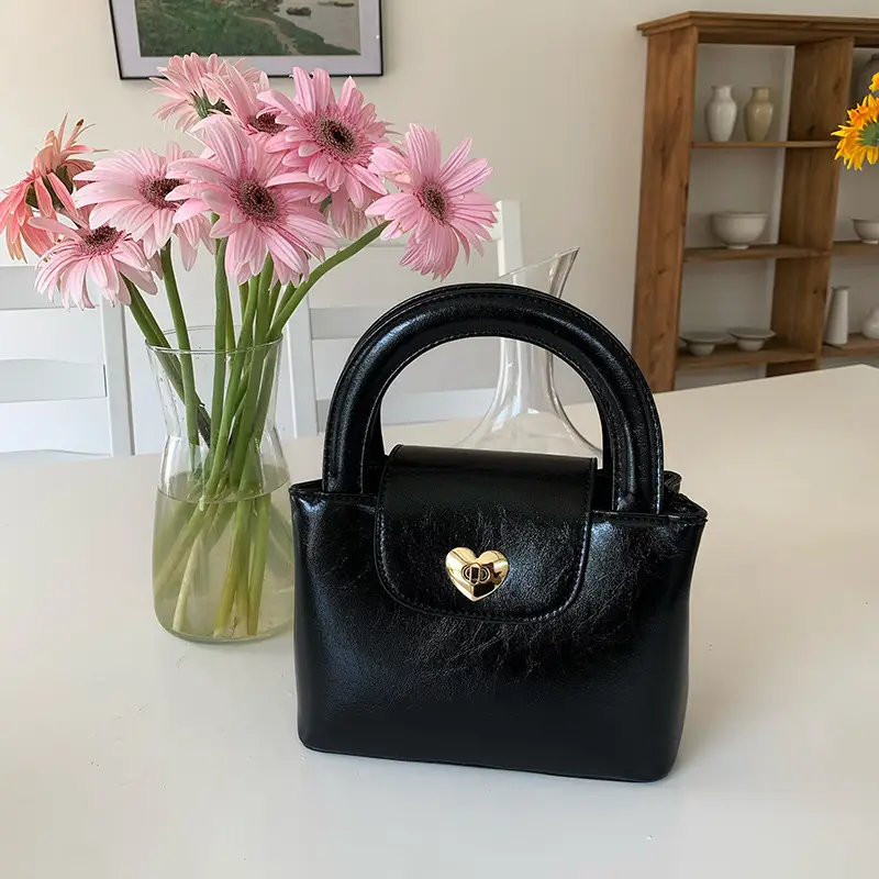 Women's Heart Lock Shoulder Bag White 2026 - Image 4