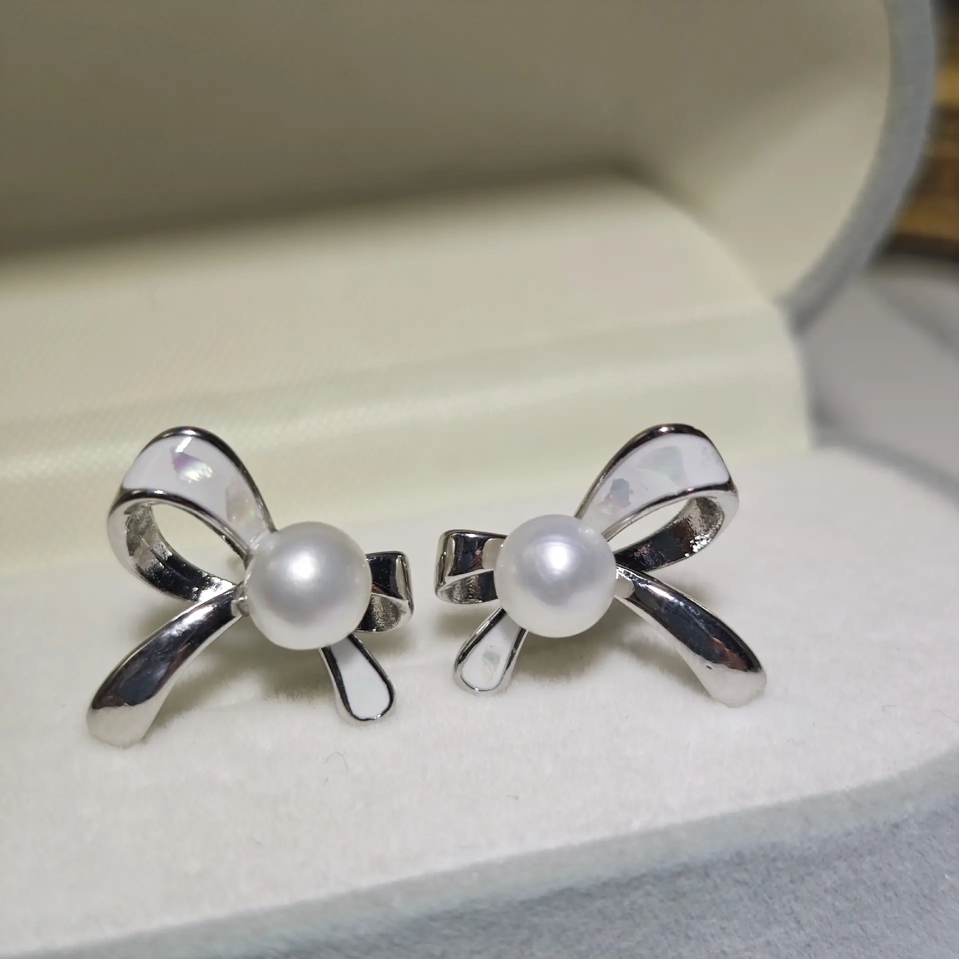 Dan Peach Pearl Earrings Gold Plated with Sparkle — feature 12