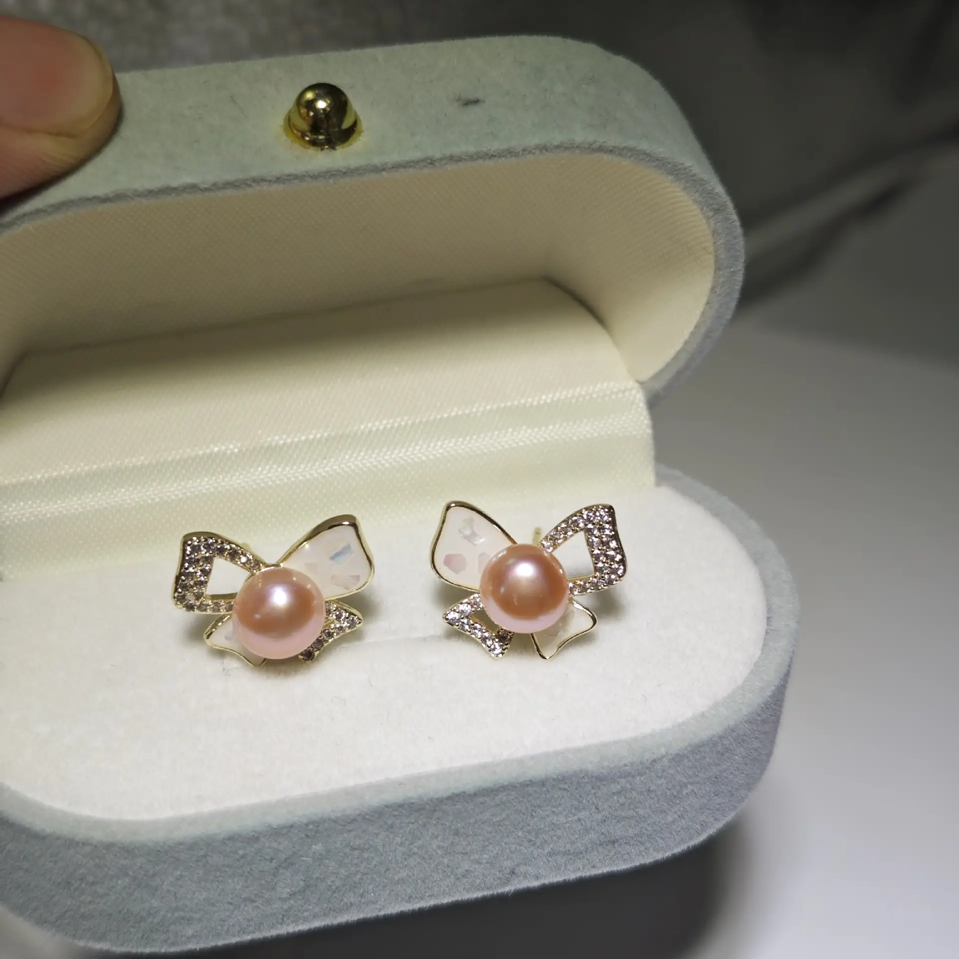 Dan Peach Pearl Earrings Gold Plated with Sparkle — feature 3