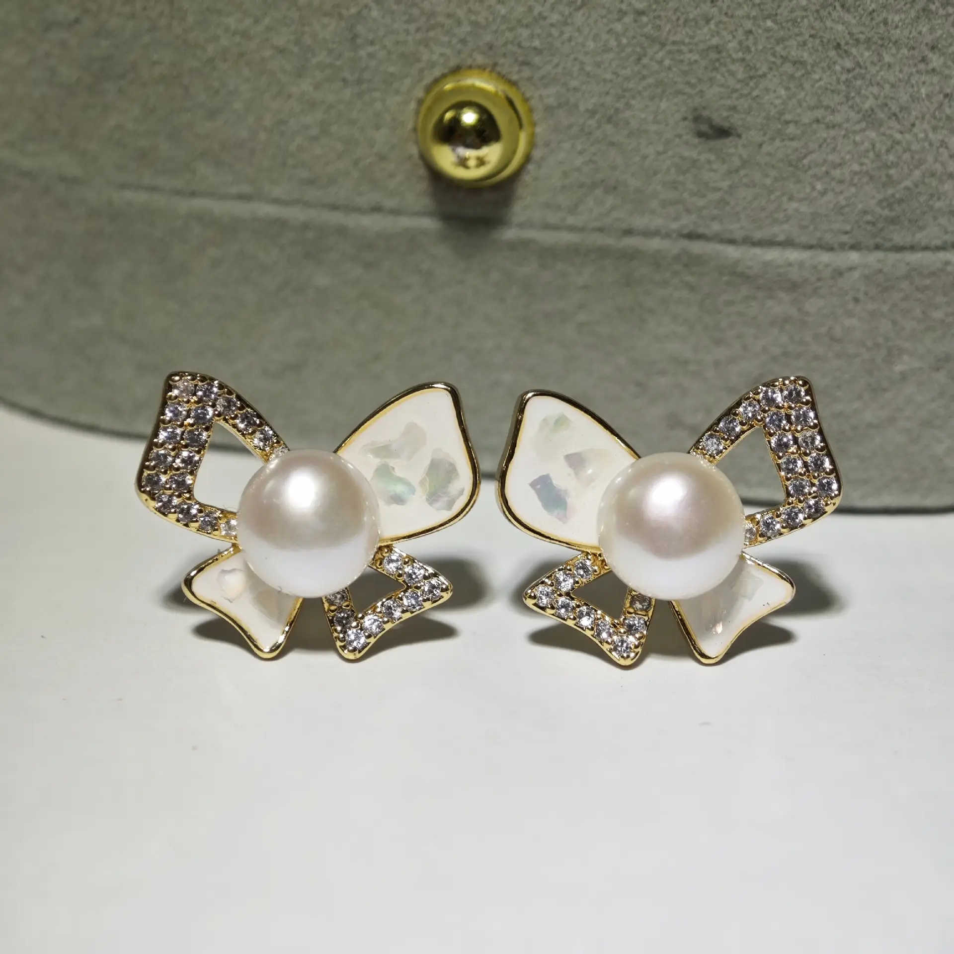 Dan Peach Pearl Earrings Gold Plated with Sparkle — feature 4