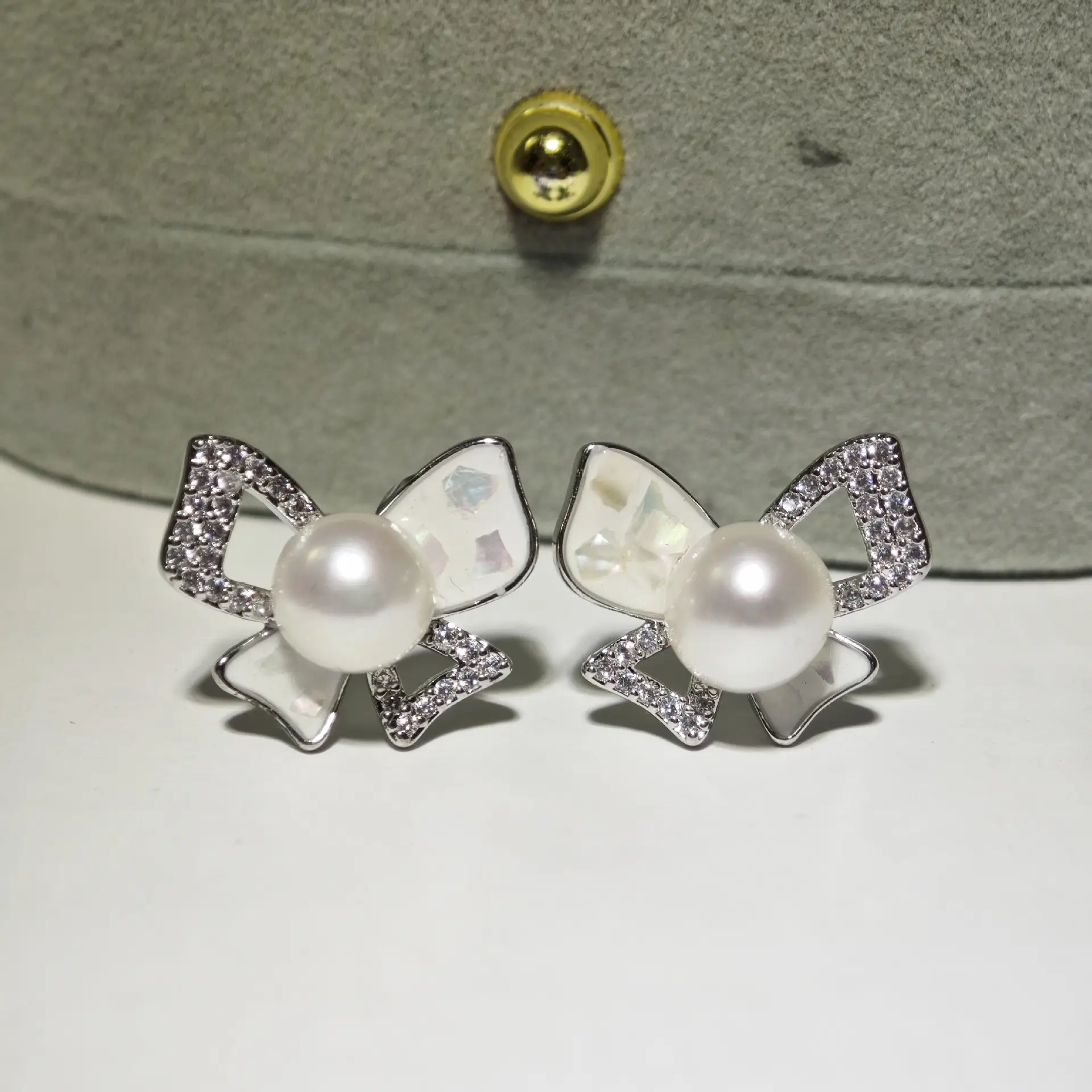 Dan Peach Pearl Earrings Gold Plated with Sparkle — feature 5