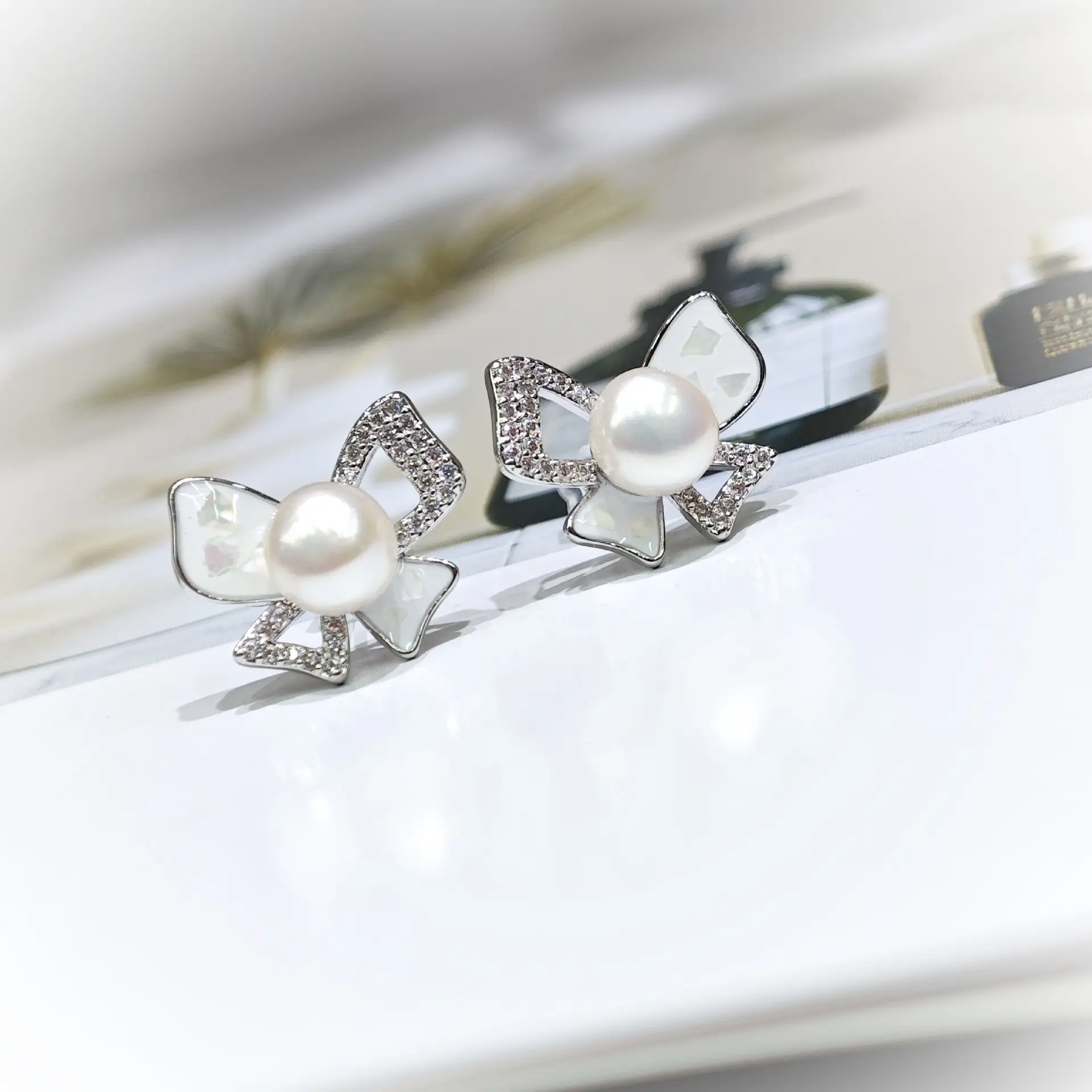 Dan Peach Pearl Earrings Gold Plated with Sparkle — feature 7