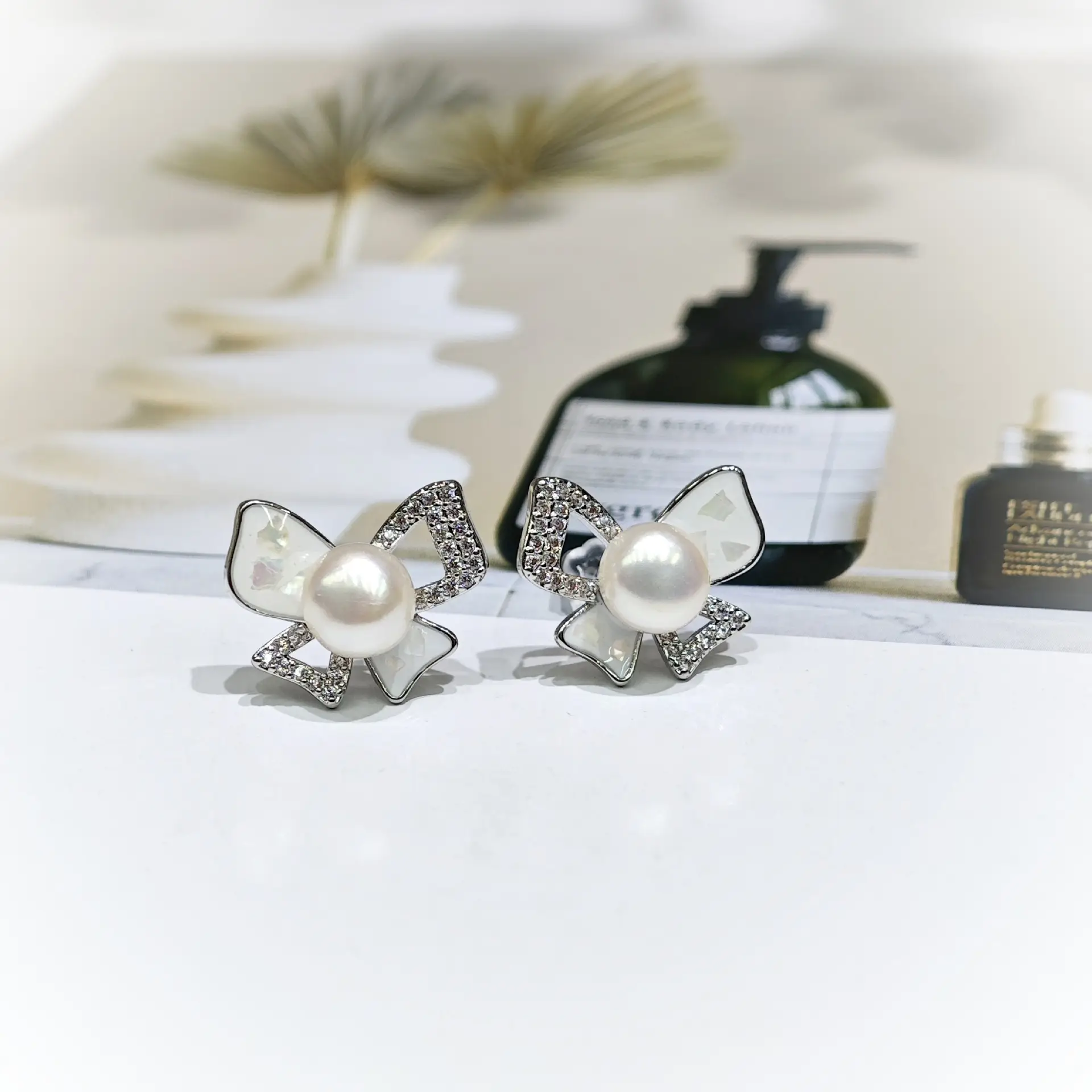 Dan Peach Pearl Earrings Gold Plated with Sparkle — feature 9