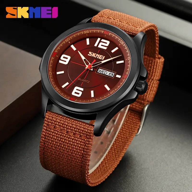 Men's Green Military Style Quartz Watch with Calendar