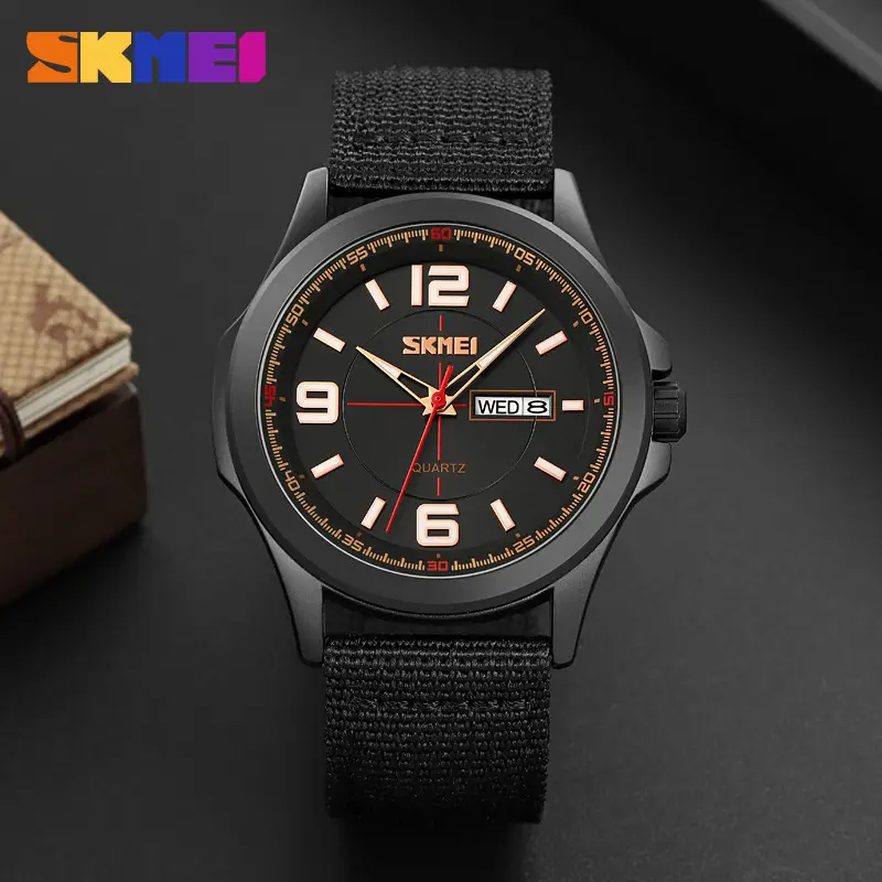 Men's Green Military Style Quartz Watch with Calendar