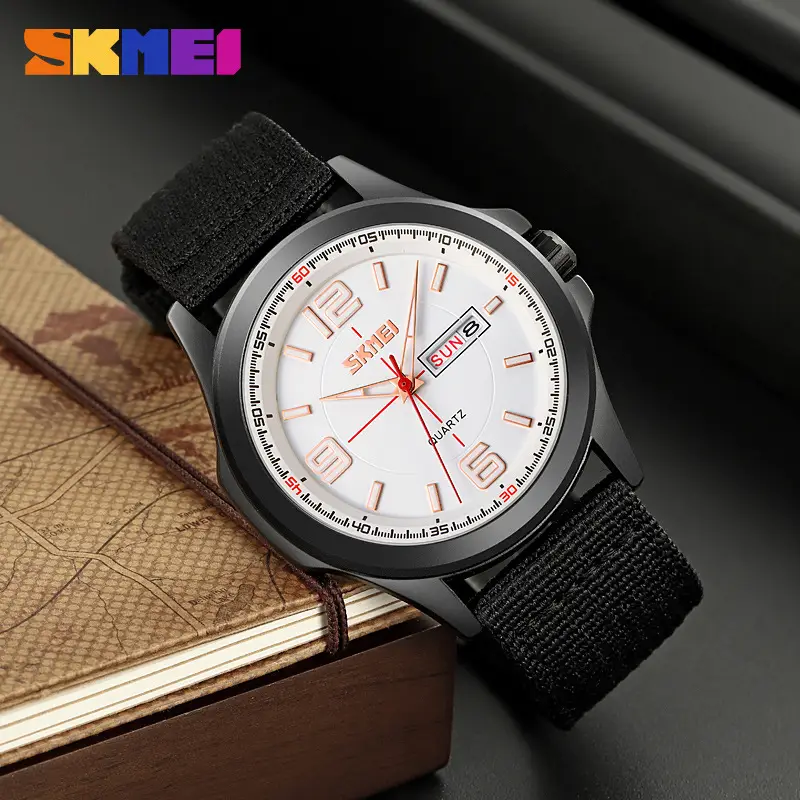 Men's Green Military Style Quartz Watch with Calendar