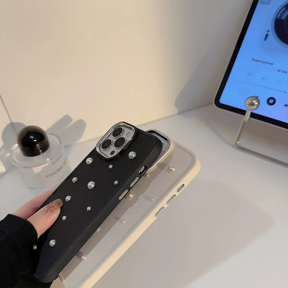 Three-Dimensional Pearl iPhone Cases for 16 Pro Max