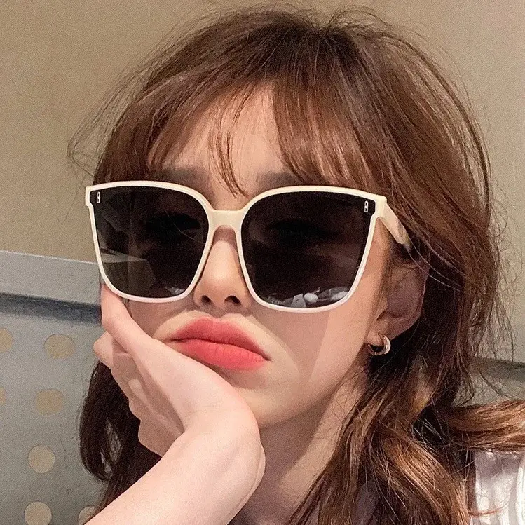Face-Slimming Sunglasses for Women Black Polarized - Image 5