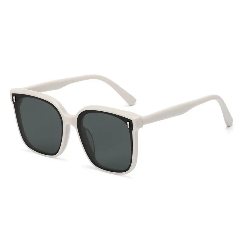 Face-Slimming Sunglasses for Women Black Polarized - Image 2