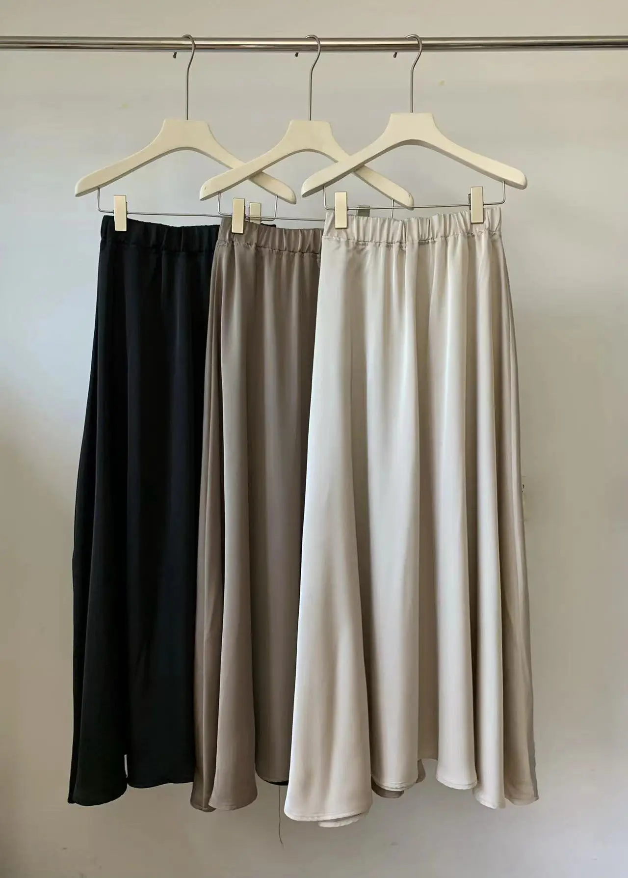 2023 French Hepburn Acetic Satin Long Skirt Large Swing — feature 9