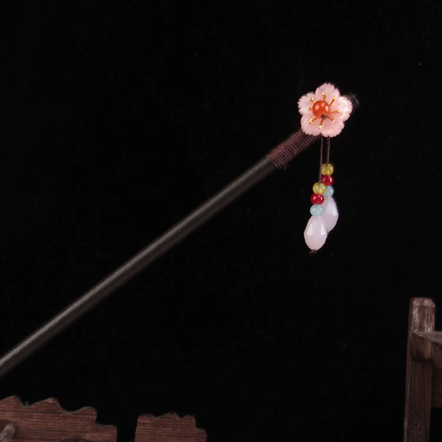 Women's New Chinese Wooden Hairpin Green Flower Drop — feature 1
