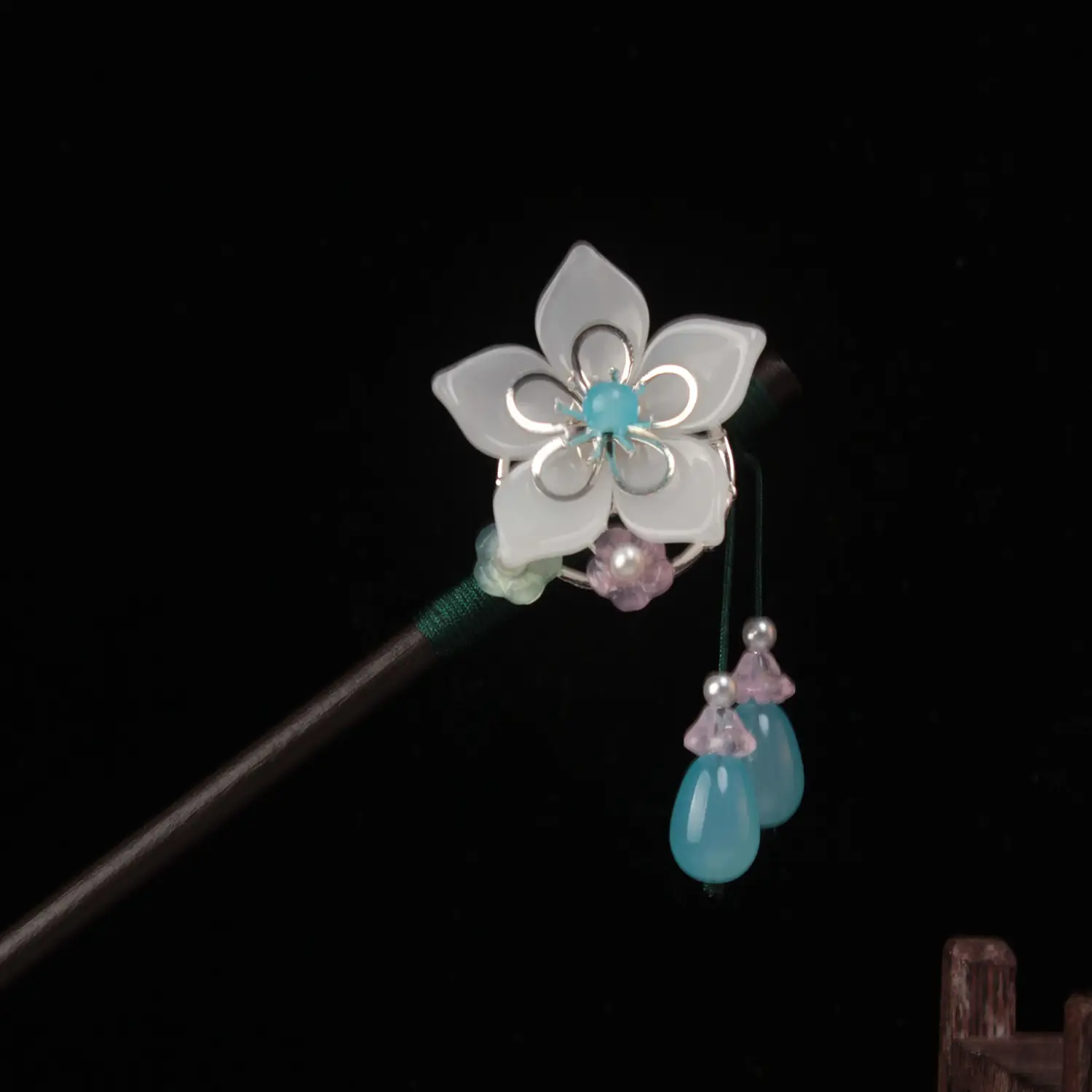 Women's New Chinese Wooden Hairpin Green Flower Drop — feature 4