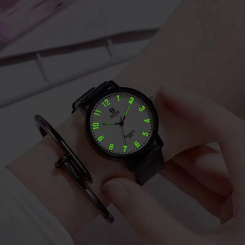 Luminous Men's Quartz Watch with Green Dial - Image 3